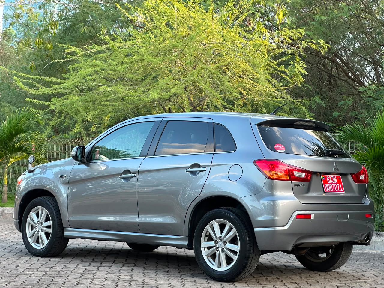MITSUBISHI RVR thumbnail 9